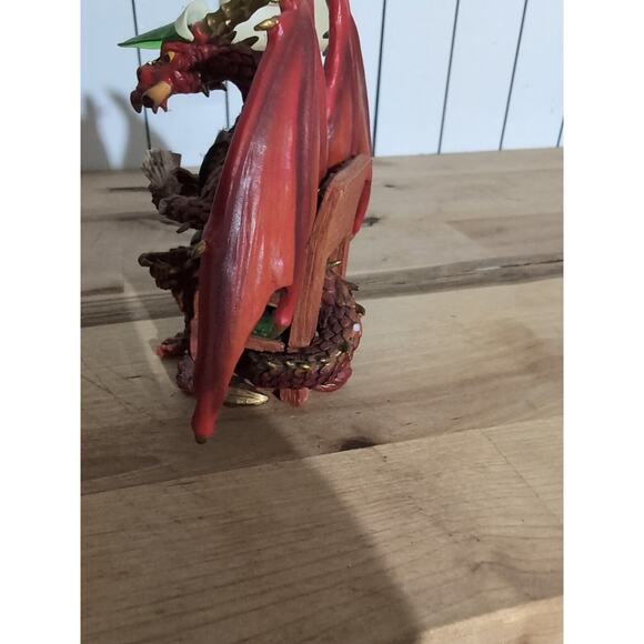 Hamilton Collection Holdin' Harry Dragon Figurine, Hold 'Em Or Fold 'Em, Flaw - Picture 5 of 6